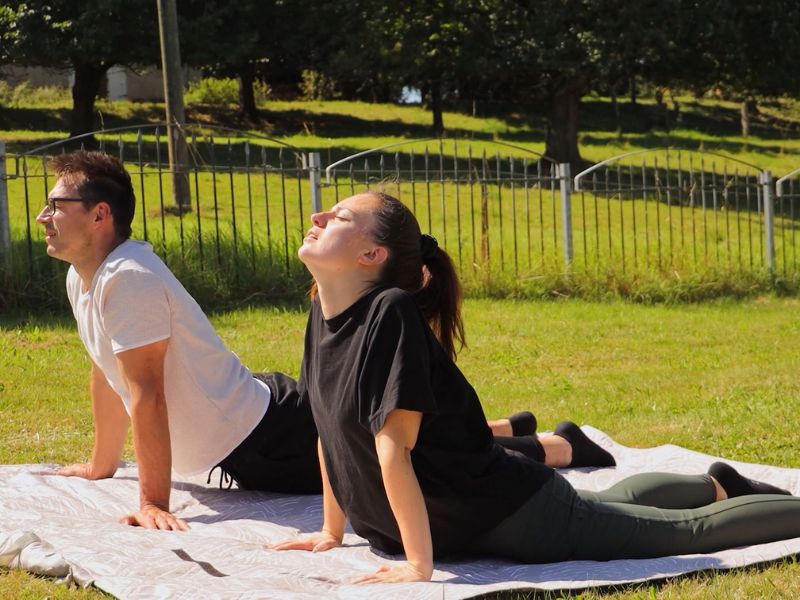 par izvodi jogu napolju